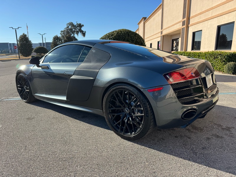 Audi R8 5.2 Coupe quattro Auto R tronic 2012