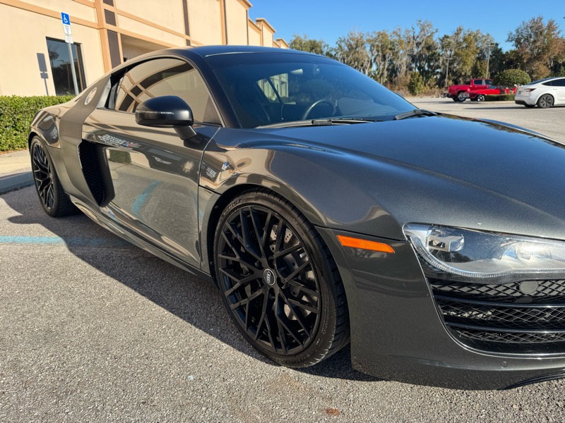 Audi R8 5.2 Coupe quattro Auto R tronic 2012