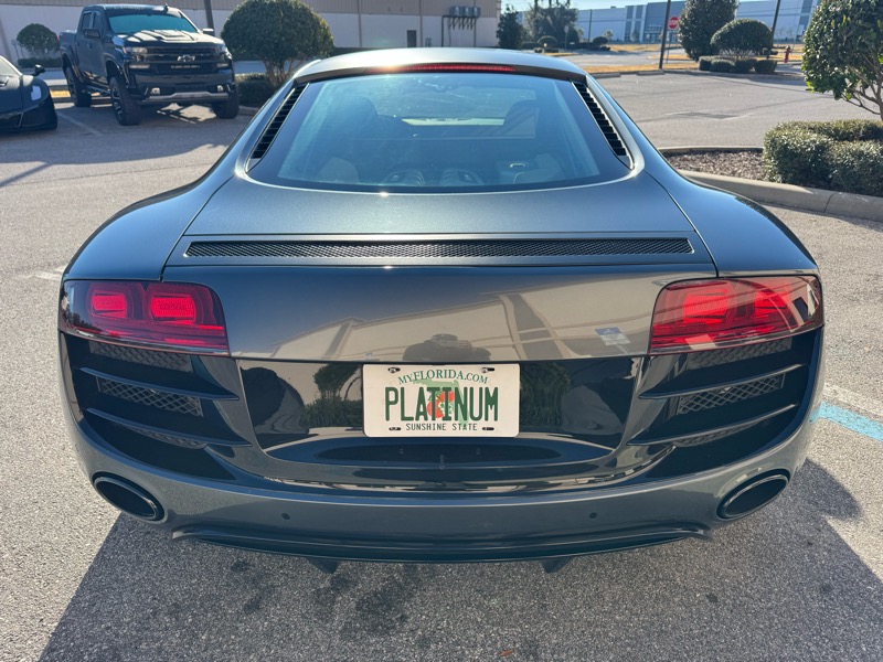 Audi R8 5.2 Coupe quattro Auto R tronic 2012