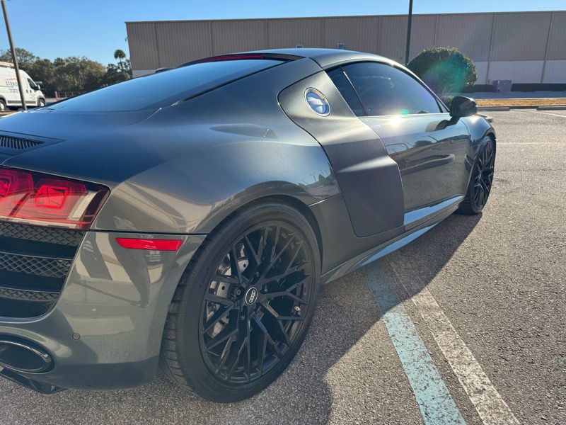 Audi R8 5.2 Coupe quattro Auto R tronic 2012