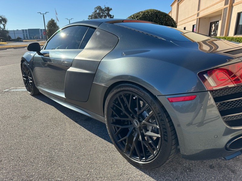 Audi R8 5.2 Coupe quattro Auto R tronic 2012