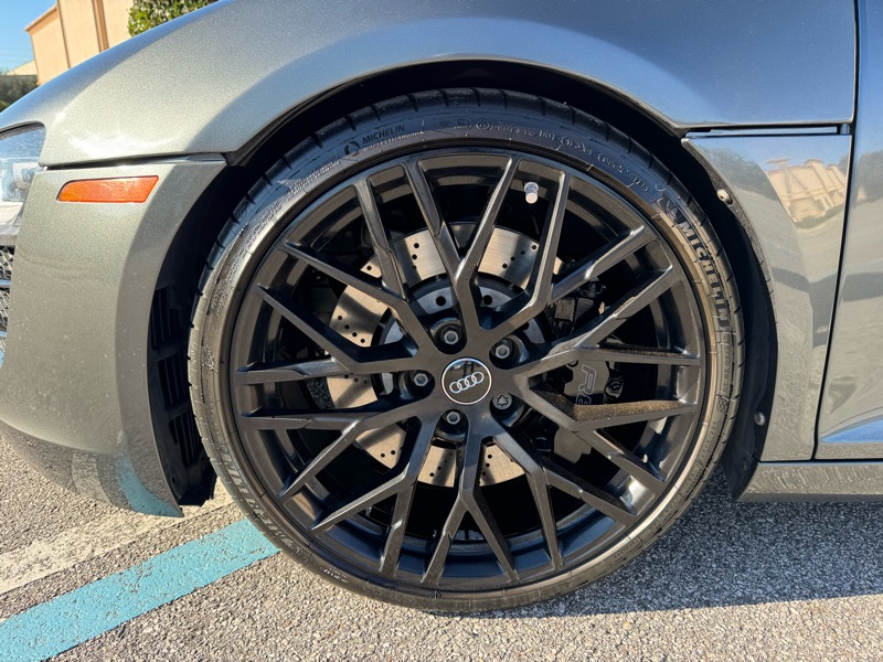 Audi R8 5.2 Coupe quattro Auto R tronic 2012