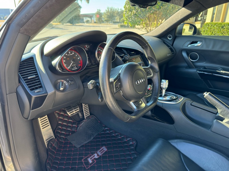 Audi R8 5.2 Coupe quattro Auto R tronic 2012