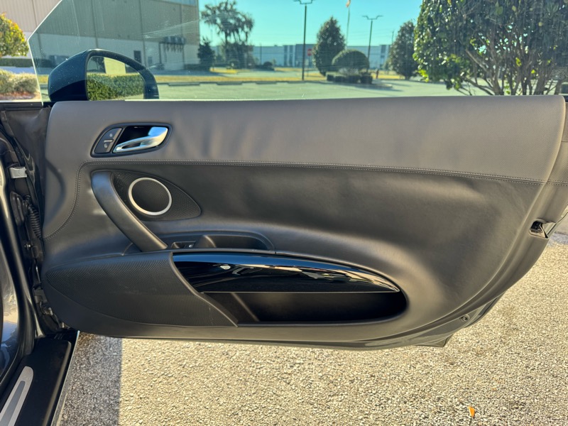 Audi R8 5.2 Coupe quattro Auto R tronic 2012