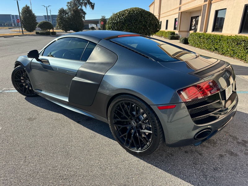 Audi R8 5.2 Coupe quattro Auto R tronic 2012