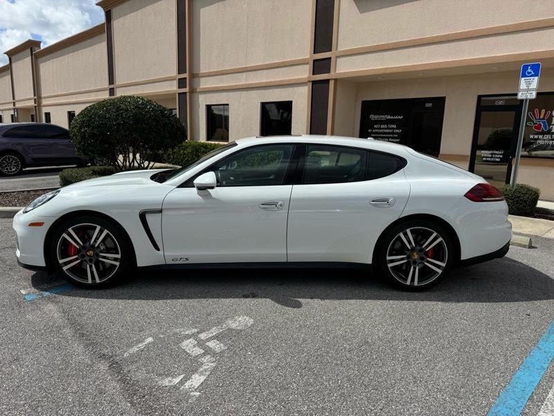 Porsche Panamera GTS 2015