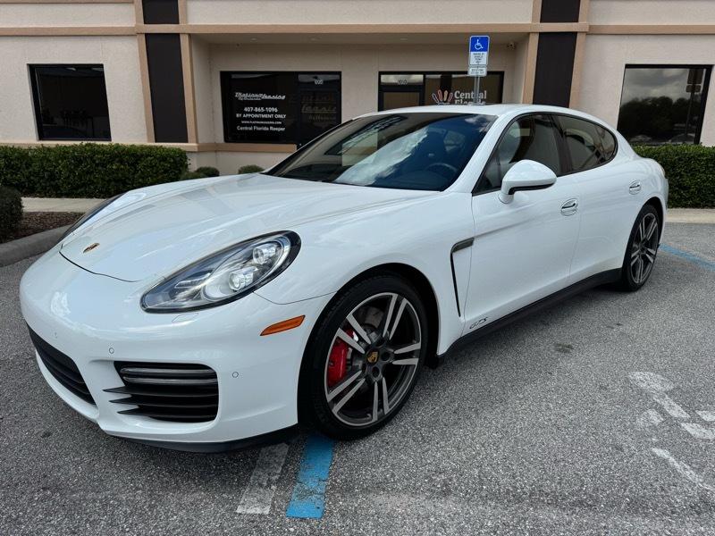 Porsche Panamera GTS 2015