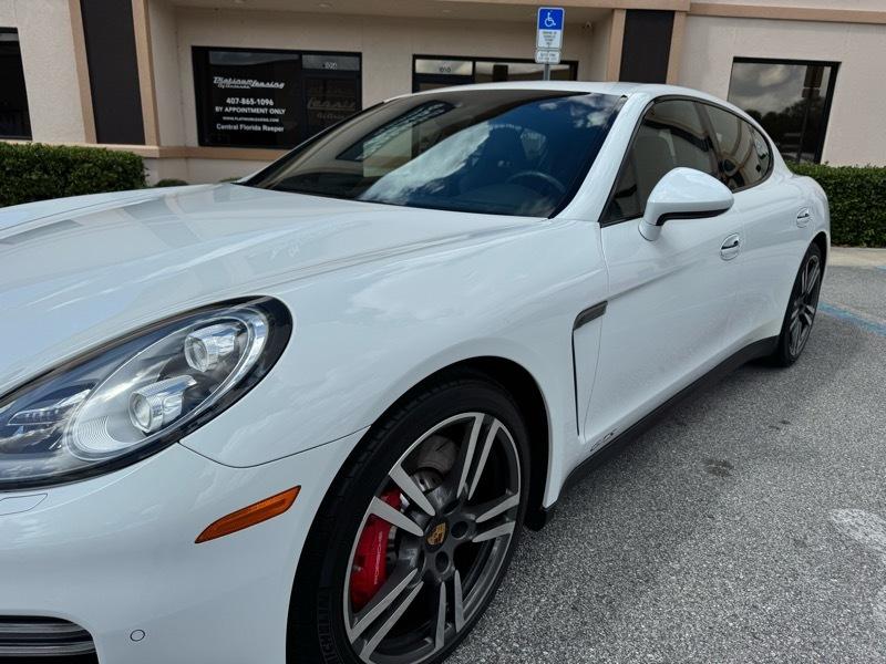 Porsche Panamera GTS 2015