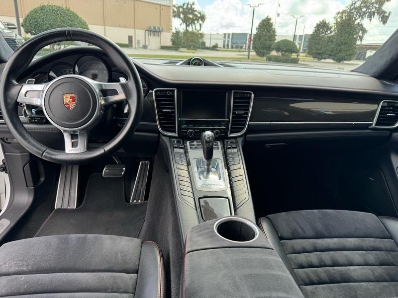 Porsche Panamera GTS 2015