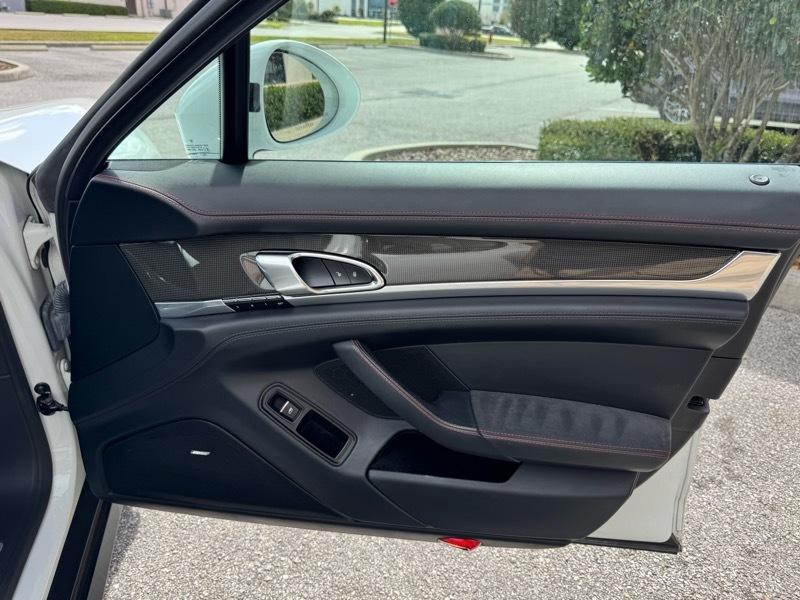 Porsche Panamera GTS 2015