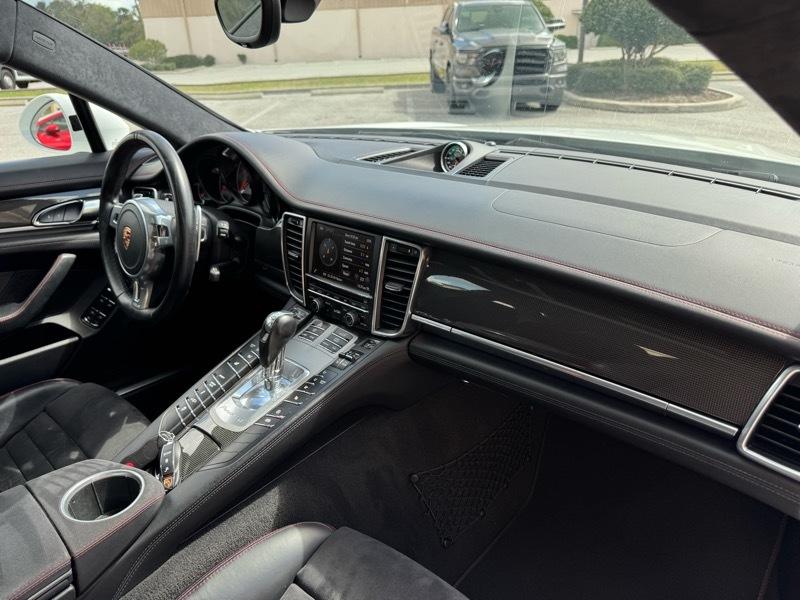 Porsche Panamera GTS 2015