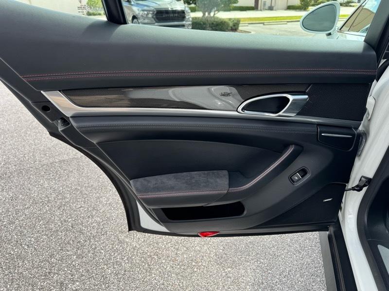 Porsche Panamera GTS 2015