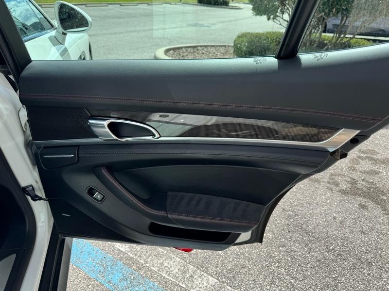 Porsche Panamera GTS 2015