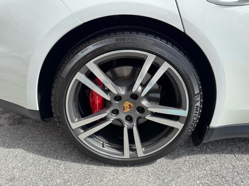 Porsche Panamera GTS 2015