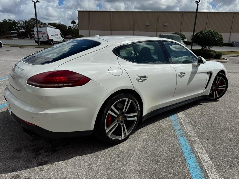 Porsche Panamera GTS 2015