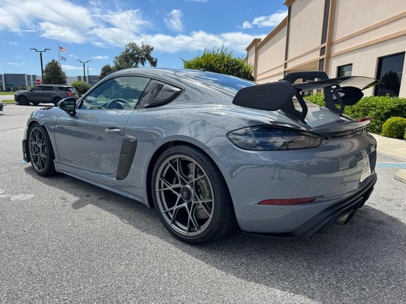 Porsche 718 Cayman GT4 RS 2023