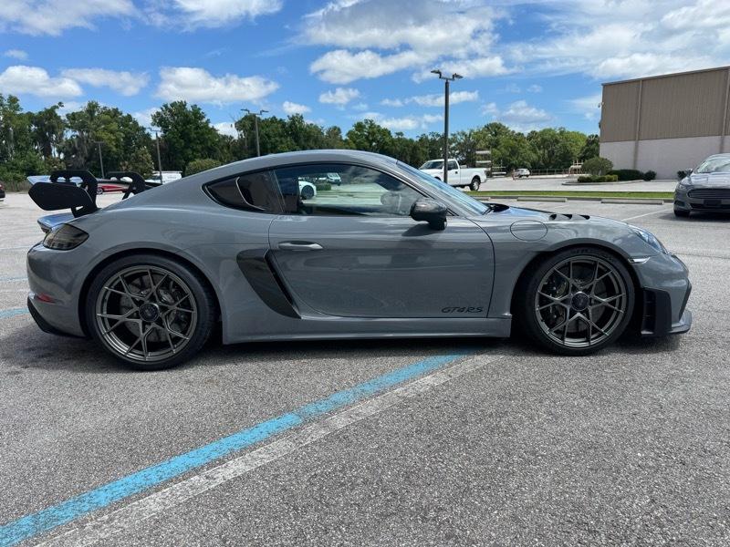 Porsche 718 Cayman GT4 RS 2023