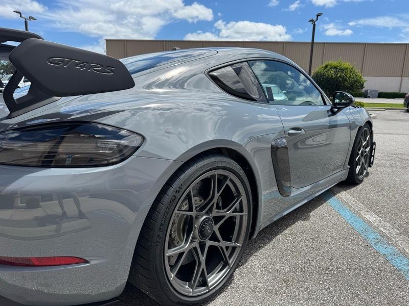 Porsche 718 Cayman GT4 RS 2023