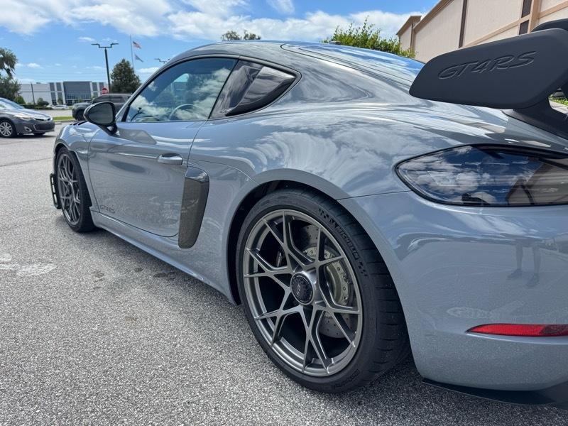 Porsche 718 Cayman GT4 RS 2023