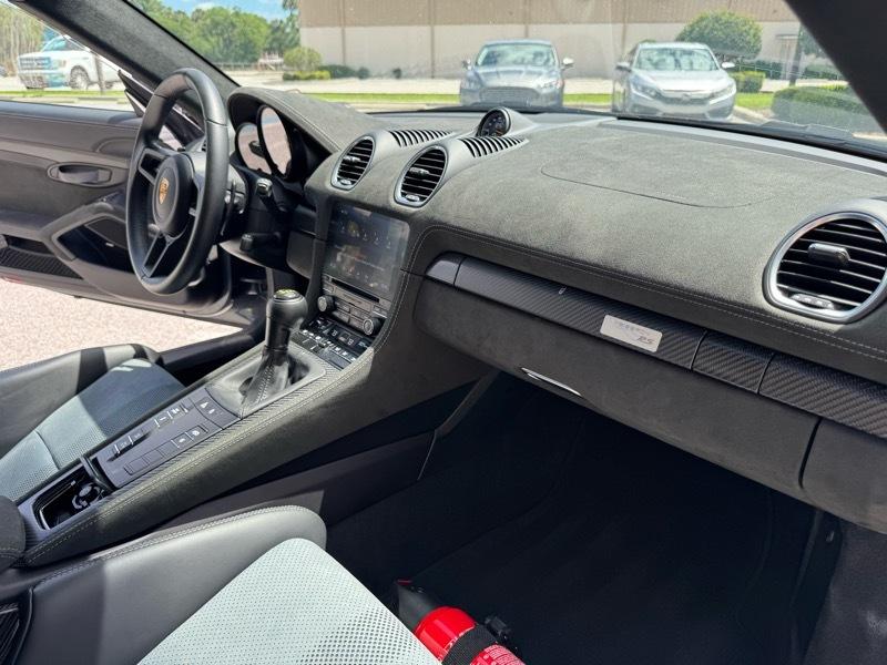 Porsche 718 Cayman GT4 RS 2023