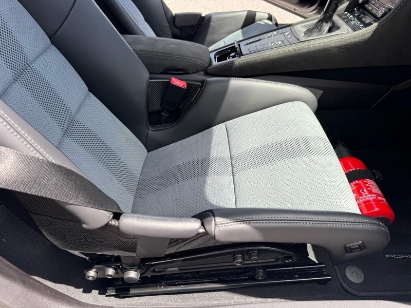 Porsche 718 Cayman GT4 RS 2023