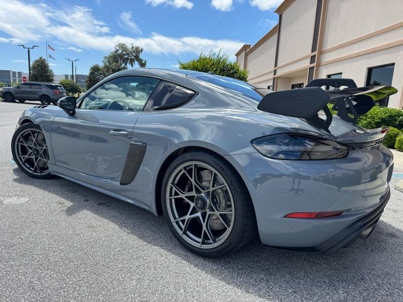 Porsche 718 Cayman GT4 RS 2023