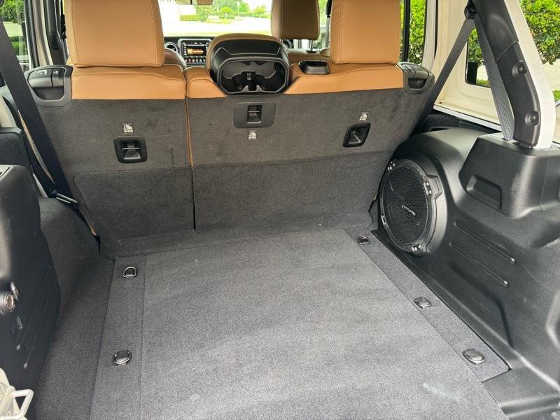 Jeep Wrangler Unlimited Sahara 4D SUV 4WD 2020