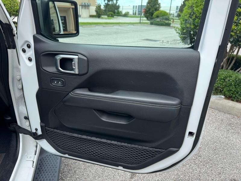 Jeep Wrangler Unlimited Sahara 4D SUV 4WD 2020