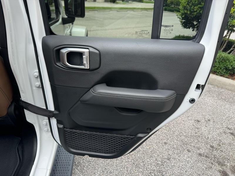 Jeep Wrangler Unlimited Sahara 4D SUV 4WD 2020