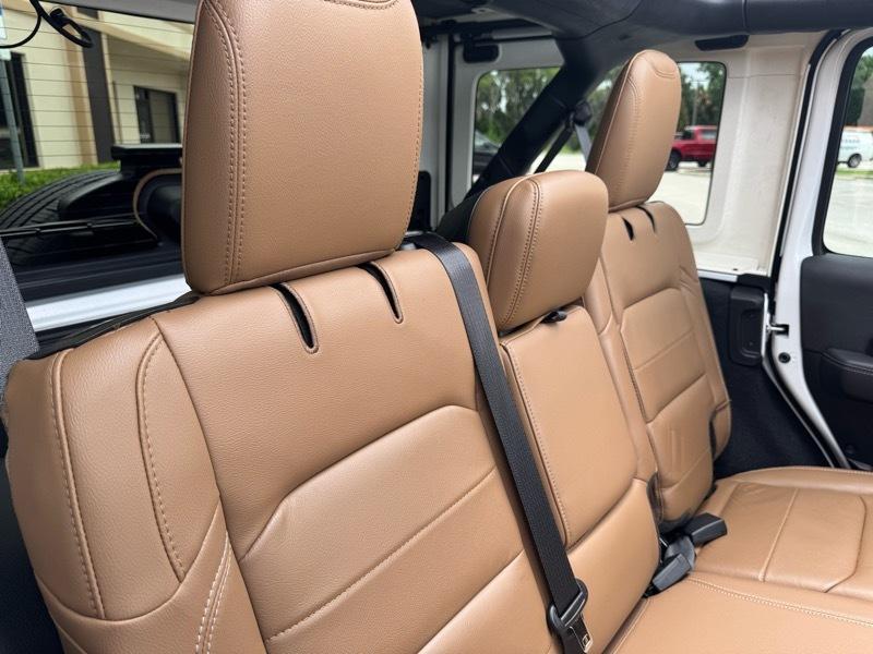 Jeep Wrangler Unlimited Sahara 4D SUV 4WD 2020