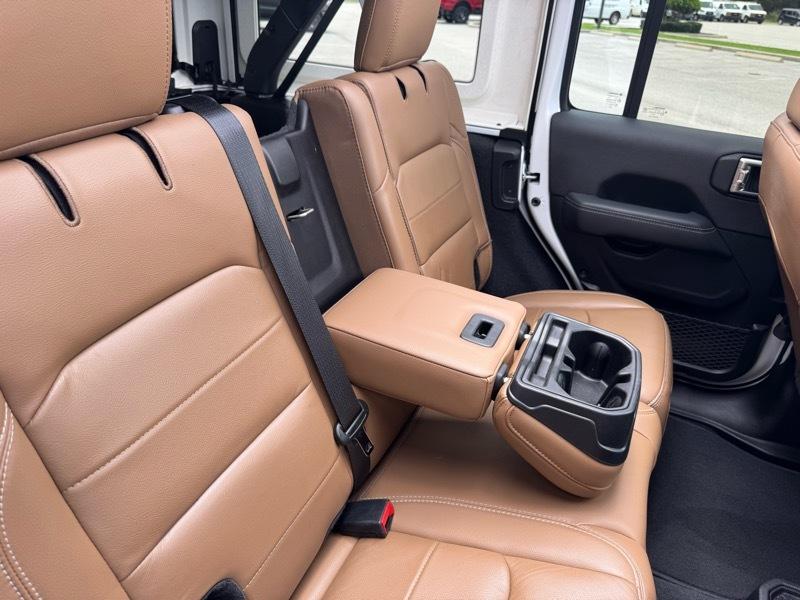 Jeep Wrangler Unlimited Sahara 4D SUV 4WD 2020