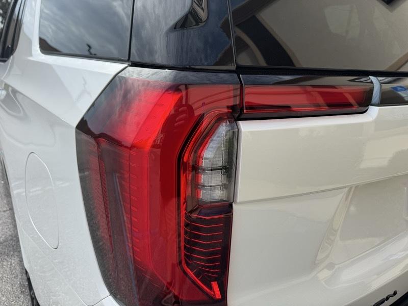 GMC Yukon Denali Ultimate 4WD 2025
