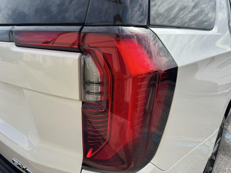 GMC Yukon Denali Ultimate 4WD 2025