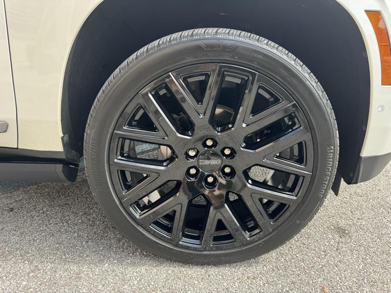 GMC Yukon Denali Ultimate 4WD 2025