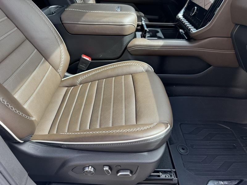 GMC Yukon Denali Ultimate 4WD 2025