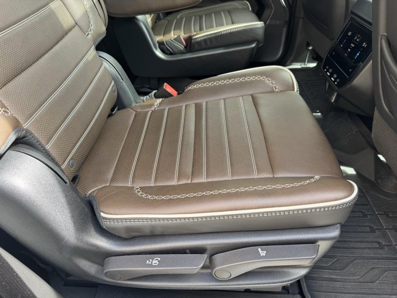 GMC Yukon Denali Ultimate 4WD 2025