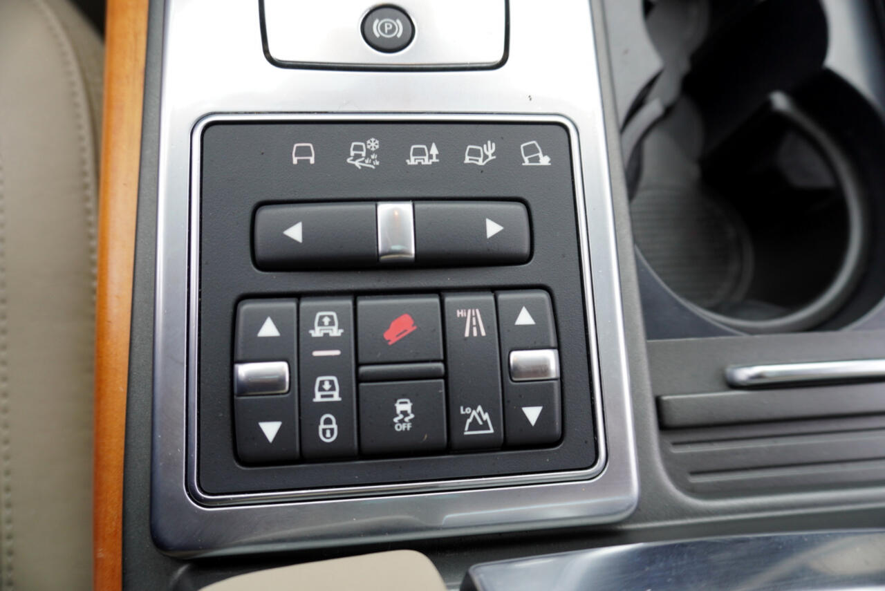 2012 Land Rover Range Rover Sport HSE photo 18