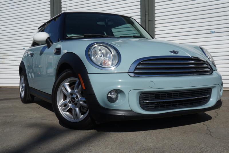 MINI Cooper Base 2D Hatchback 2013