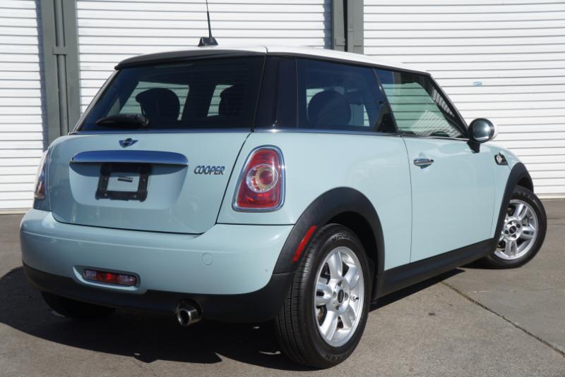 MINI Cooper Base 2D Hatchback 2013