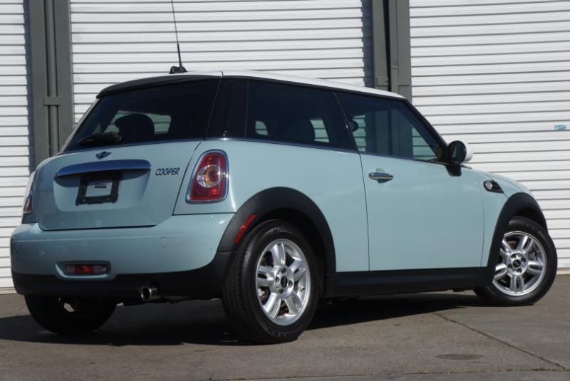 MINI Cooper Base 2D Hatchback 2013