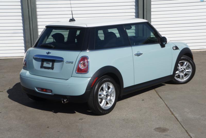 MINI Cooper Base 2D Hatchback 2013