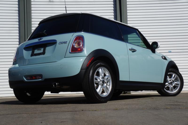 MINI Cooper Base 2D Hatchback 2013