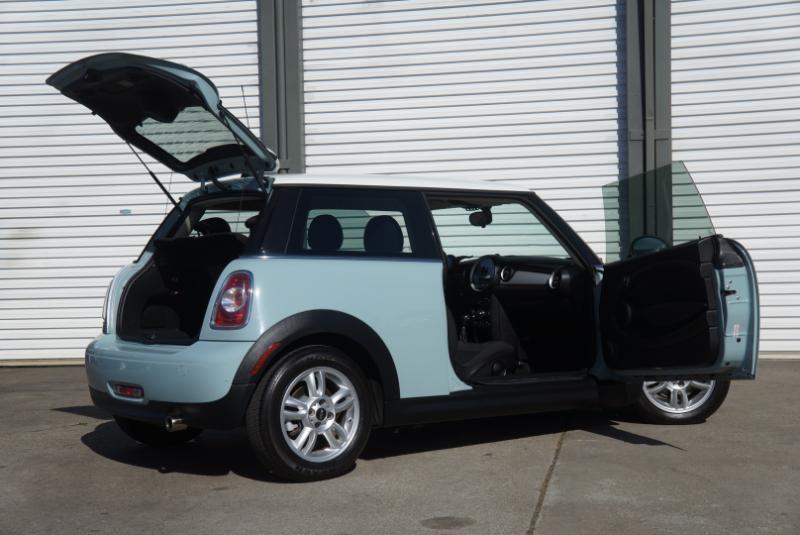 MINI Cooper Base 2D Hatchback 2013