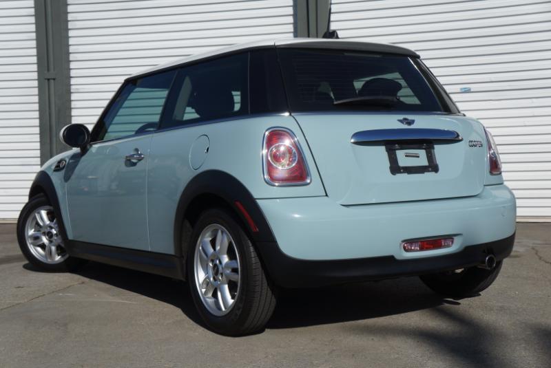 MINI Cooper Base 2D Hatchback 2013