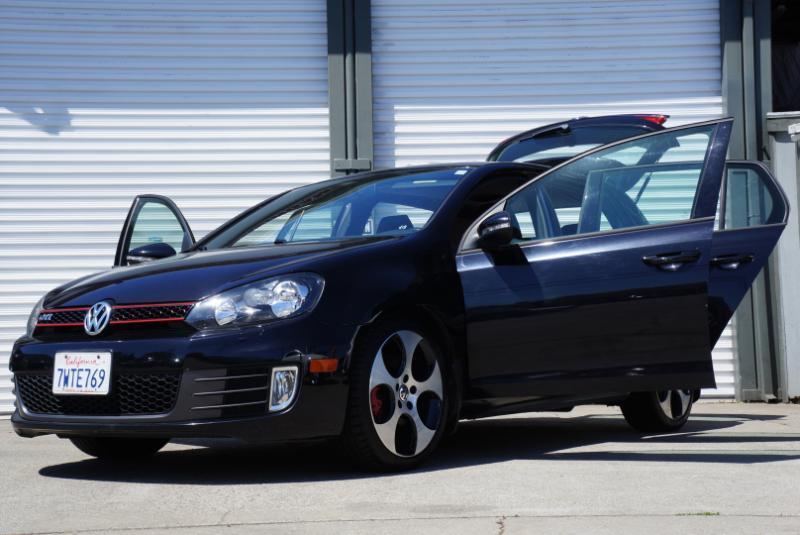 Volkswagen GTI 2.0T Sedan PZEV 2011