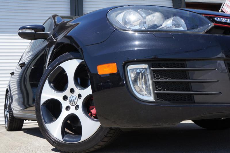 Volkswagen GTI 2.0T Sedan PZEV 2011