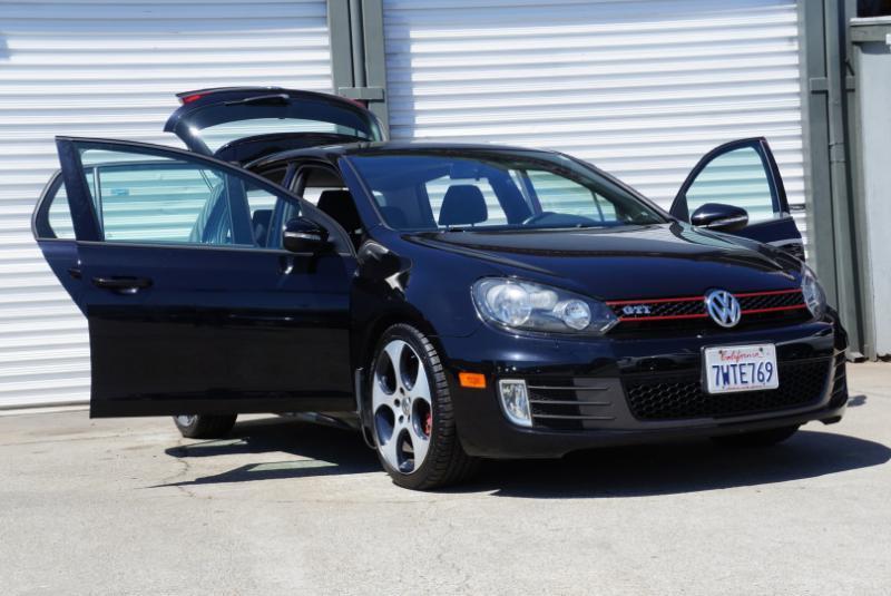 Volkswagen GTI 2.0T Sedan PZEV 2011