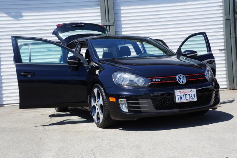 Volkswagen GTI 2.0T Sedan PZEV 2011