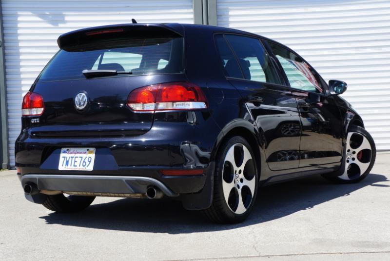 Volkswagen GTI 2.0T Sedan PZEV 2011