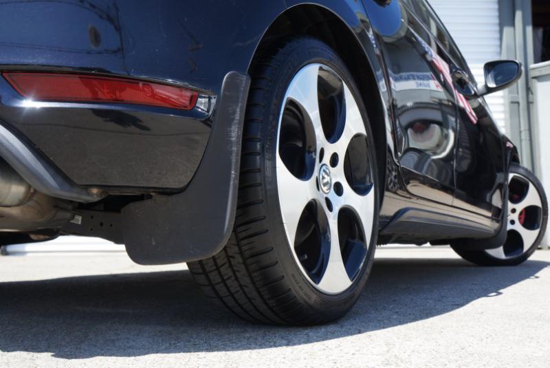 Volkswagen GTI 2.0T Sedan PZEV 2011